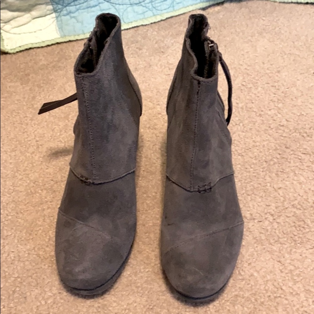 Tom’s wedge bootie